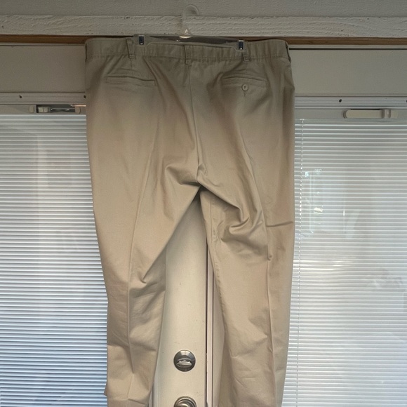 EUC 42x30 Lee Performance Series Extreme motion khakis - Picture 2 of 7